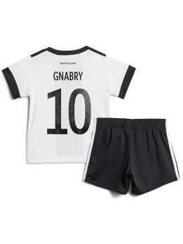 Njemačka Serge Gnabry #10 Dječji Domaci Dres kompleti SP 2022 Kratak Rukavima (+ kratke hlače)